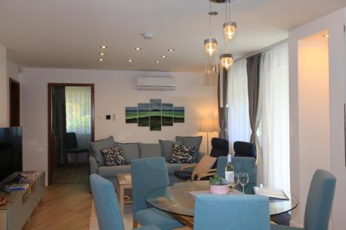 Paskal-Lux Apartments with Free Parking and AC - image 10