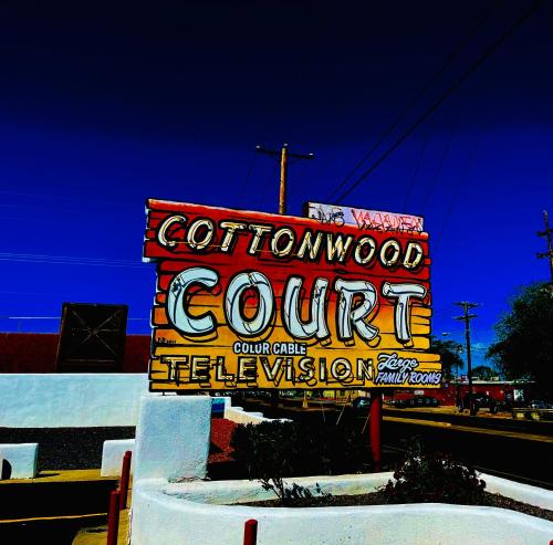 Cottonwood Court Motel