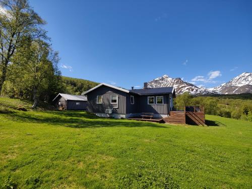 House in the heart of the Lyngen Alps with Best view