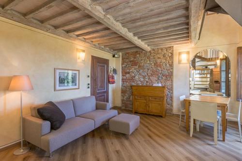  Il Chicchino, King size bed, swimming pool, tennis in Montefollonico