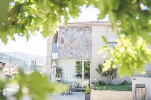 . Hotel De Cerva