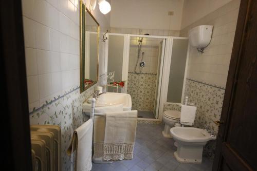 One-Bedroom Apartment image 10