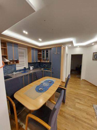 La Luna - FREE PRIVATE PARKING — other in 5 Hendek, Sarajevo, 71000, Bosnia and Herzegovina