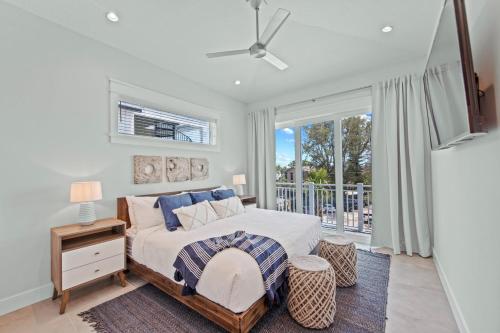 Six-Bedroom House image 7