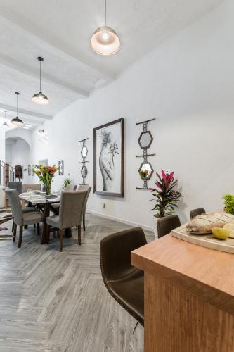 Casa Correo, 3BR Home in the Jardin with Private Rooftop in San Miguel de Allende, Mexico