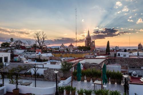 Casa Correo, 3BR Home in the Jardin with Private Rooftop in San Miguel de Allende, Mexico