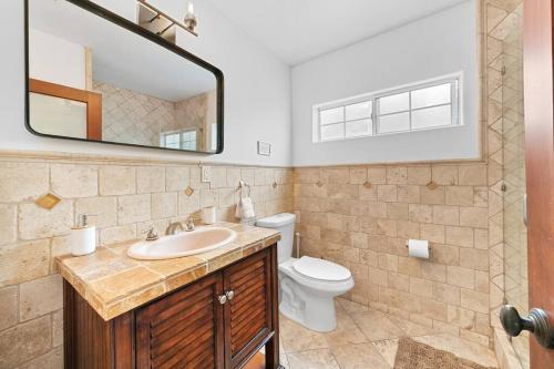Beverly Grove Spanish Oasis with Pool and detached Guest House, Los Angeles (fotografie 9)