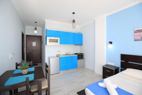 Double Room with Sea View image 10