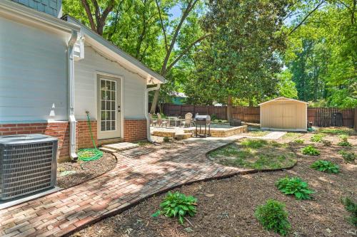 Cheery Cottage with Yard Less Than 1 Mile to Marietta Square