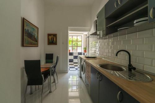 Konyha, Sleep Hostel in Nyis