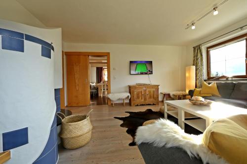 Neu eingerichtetes Ferienhaus mit Bergblick und großer Sonnenterrasse in Zellberg