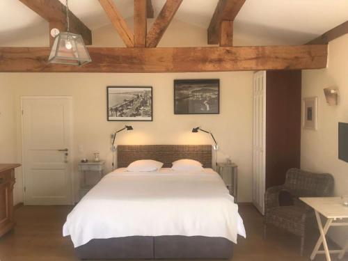 Superior Double Room with Pool View 3 - 33 sqm image 4