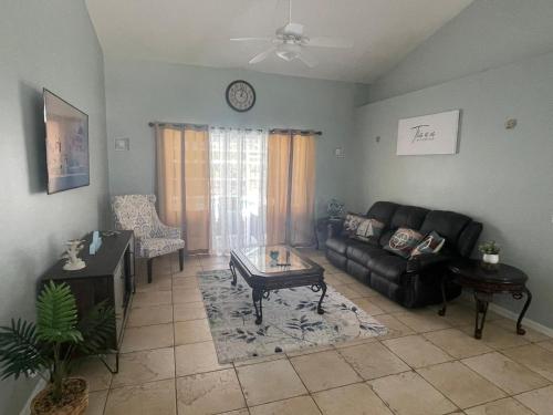 Melody 3-Bedroom Pool Villa close to the beach!!! in South Gulf Cove (FL)