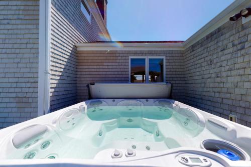 Beach Landing Lodge in Pocasset, USA