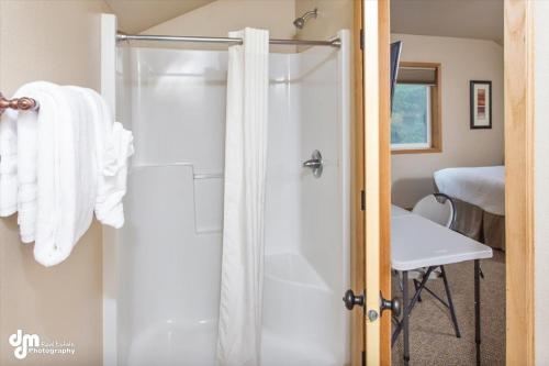 Kenai Airport Hotel - image 12