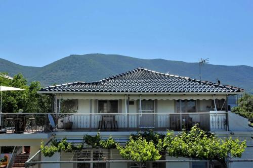 "Elegant & Quiet House"