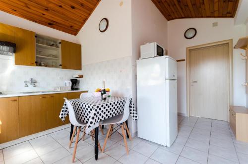 Apartments Milena - image 2