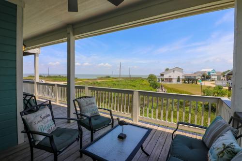 Casa Del SolGreat views and a Pool in Isla Del Sol in Galveston, USA