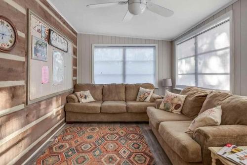 Steinhatchee Home with Large Yard Grill Gazebo - image 3