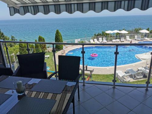 Swimming pool, Silver A 27 in Byala