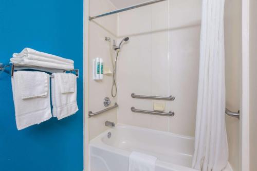 One life studio and suites - image 14