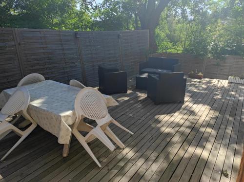 REZ DE CH avec terrasse et parking Appartement 2 ch à Lurs - Location saisonnière - Lurs