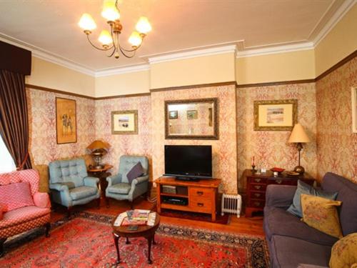 Meare Manor - main image