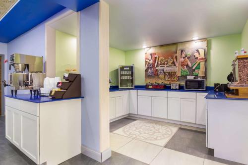One life studio and suites - image 9