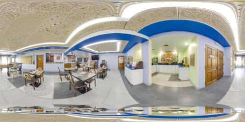 Empfangshalle, One life studio and suites near Evansville Regional Airport