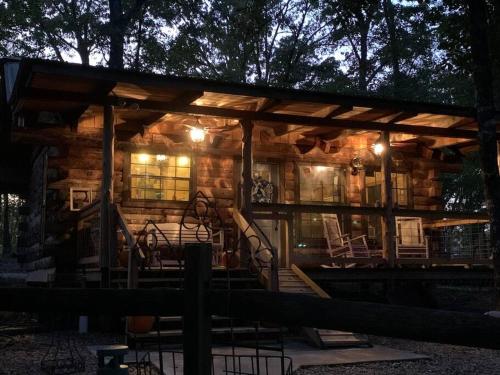 . Willow’s Cabin - A Cozy Little Cabin Nestled In The Woods