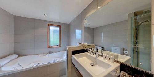 room detail thumbnail 2
