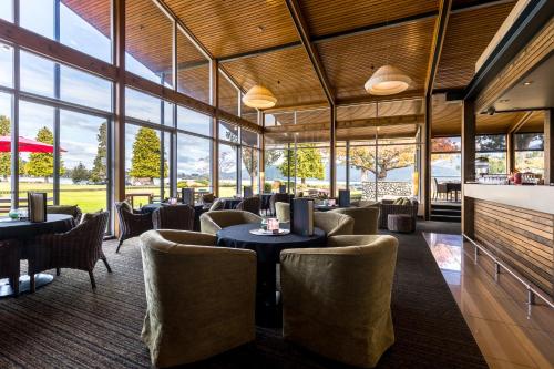 Restaurant, Distinction Te Anau Hotel & Villas in Te Anau