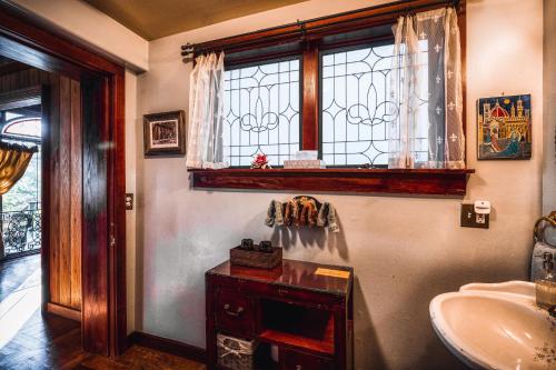 Two Room Inn Two Room Inn