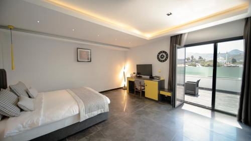 2 bedrooms, 3 beds