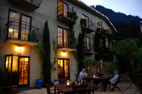 Browns Boutique Hotel – Queenstown, CA