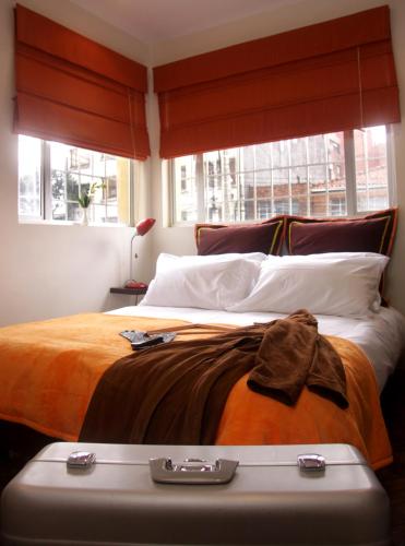 6 Suites Hotel – Bogota, NY