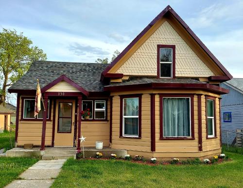 Vintage Cozy Family Home near National Parks - Saint Anthony