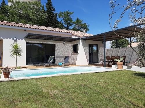 Inviting villa in Sainte Valiere with private pool