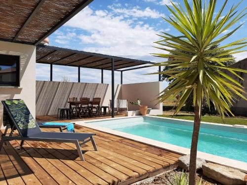 Inviting villa in Sainte Valiere with private pool