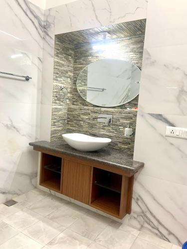 卫浴间, 斯瓦加塔姆酒店 (Hotel Swagatam) in 比卡内