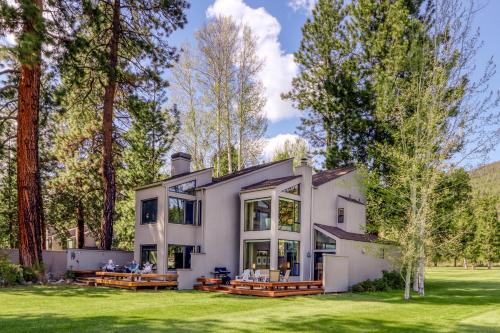 . Cascade View Retreat