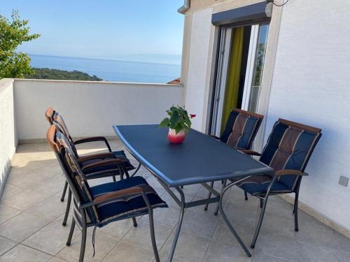 Apartment with Sea View image 1
