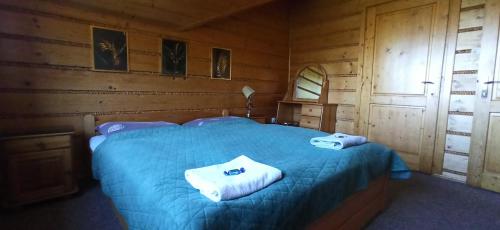 1 double bed, 2 twin beds, 1 sofa bed