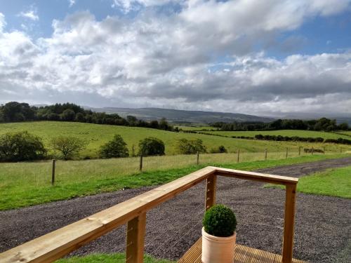 Balcony/terrace, Ailsa stunning luxury escape Cleeves Cabins in Dalry