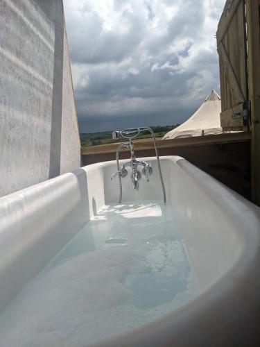 حمام, Immaculate Bell Tent Retreat North Devon in Bideford Town Center