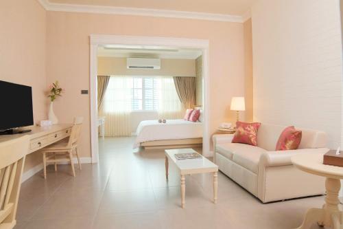 room detail thumbnail 1