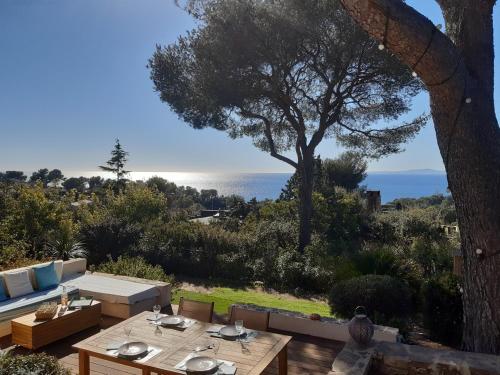 View, VILLA ANADINE - Aiguebonne BOULOURIS - PLEINE VUE MER - A 5 minutes a pied de la plage - Climatisee in Le Dramont