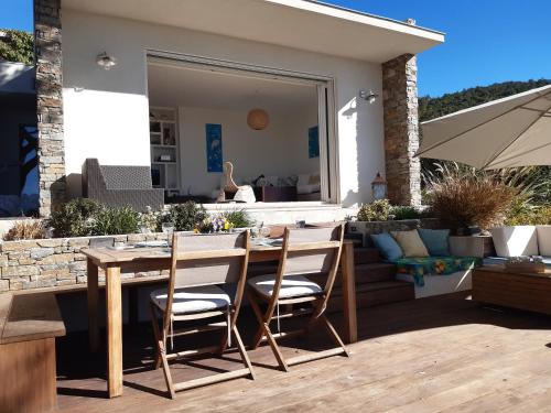 View, VILLA ANADINE - Aiguebonne BOULOURIS - PLEINE VUE MER - A 5 minutes a pied de la plage - Climatisee in Le Dramont