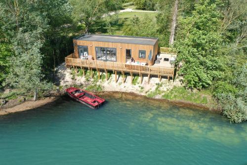 3 bedrooms, 6 beds