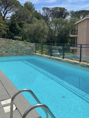 Beautiful 78m With 2 Balconies In Saint Raphael near Valescure Golf Club
